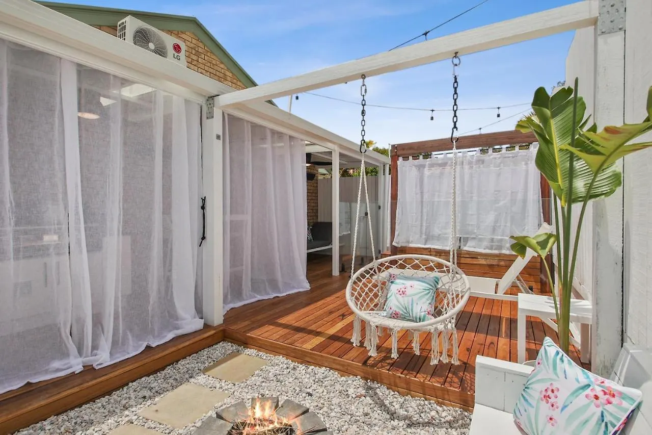Private Outdoor Spa, Fire Pit - The Retreat Coolum Beach Australien