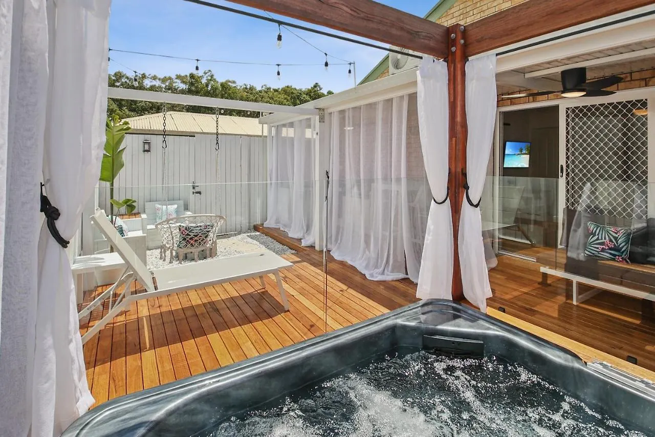 Private Outdoor Spa, Fire Pit - The Retreat Coolum Beach