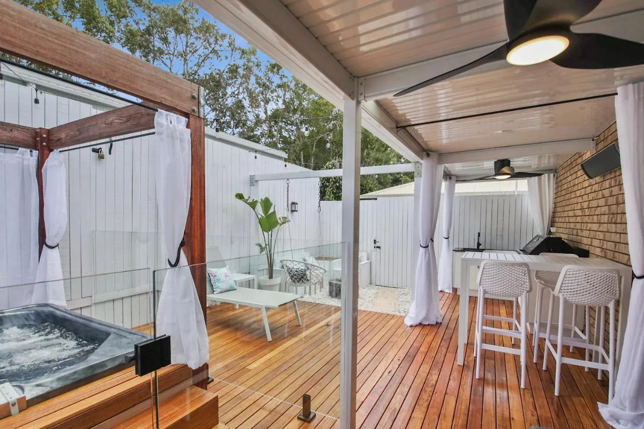 Penzion Private Outdoor Spa, Fire Pit - The Retreat Coolum Beach