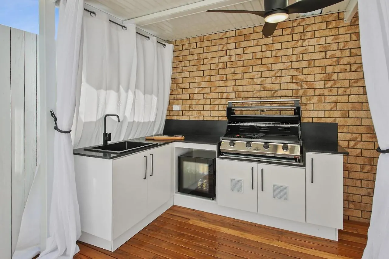 Private Outdoor Spa, Fire Pit - The Retreat Coolum Beach Penzion