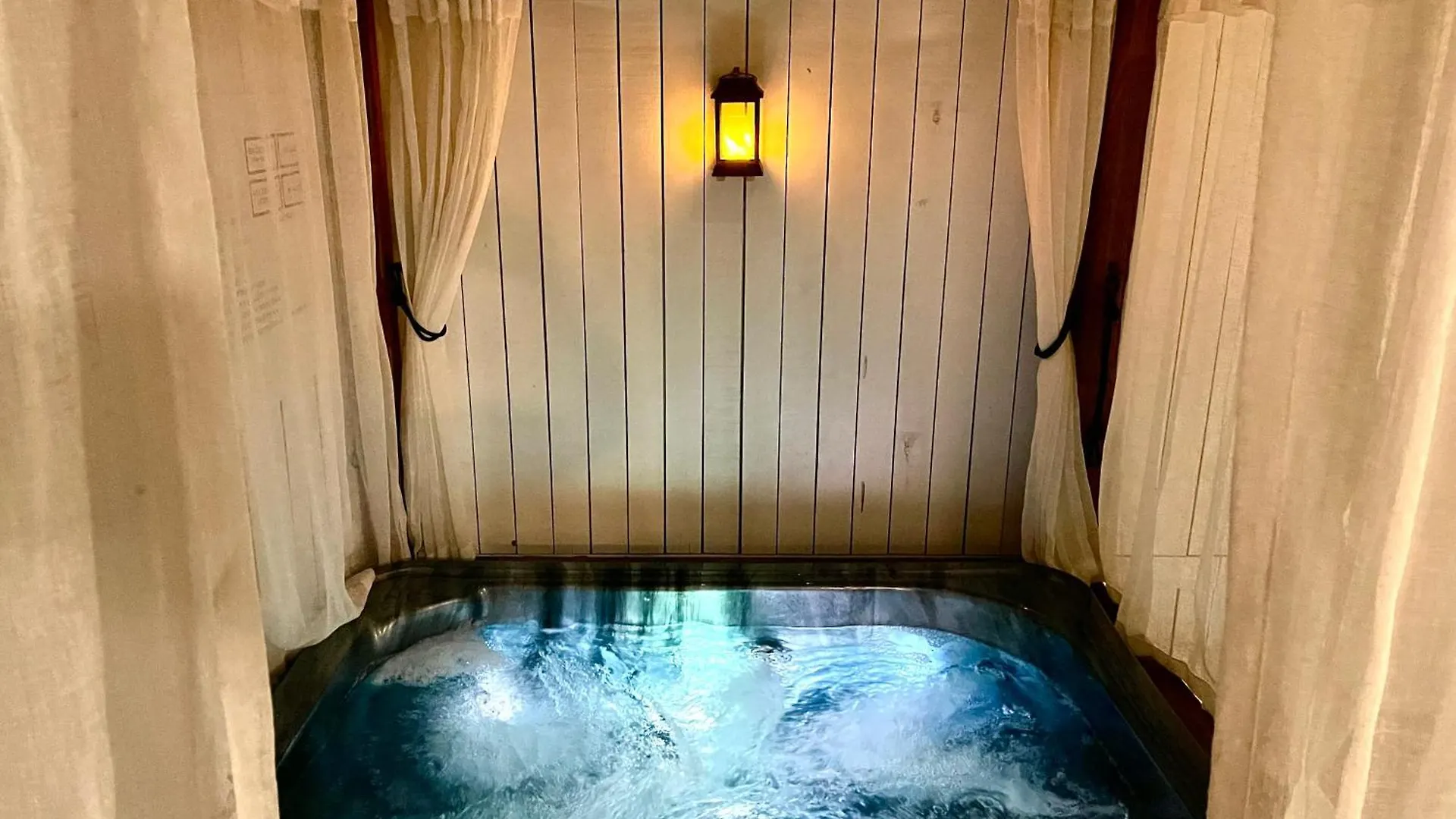 Private Outdoor Spa, Fire Pit - The Retreat Coolum Beach 0*,